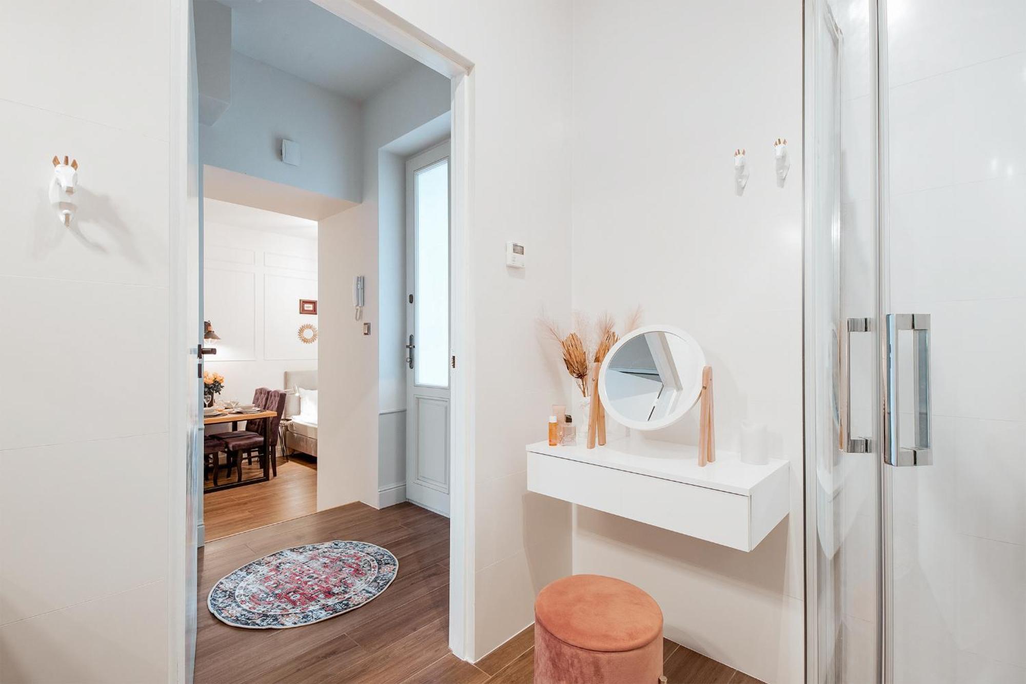 Cozy In Old Town Apartment *